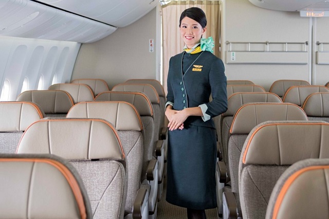 Đội ngũ tiếp viên EVA Air luôn tạo ấn tượng với hành khách bởi nụ cười tươi và tác phong chuyên nghiệp