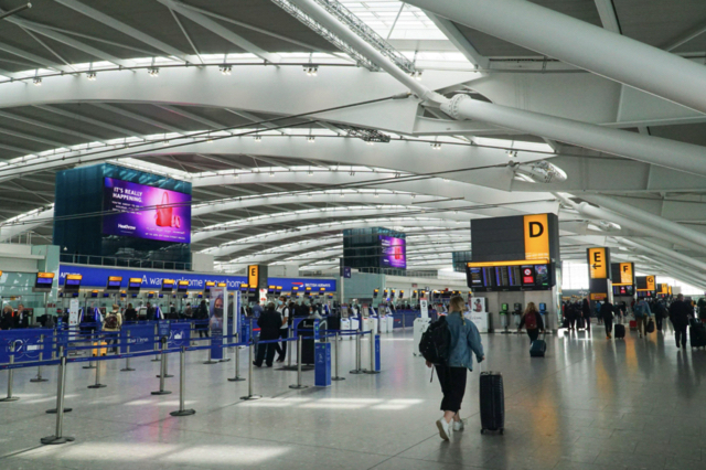 Sân bay Heathrow là sân bay quốc tế lớn nhất nước Anh